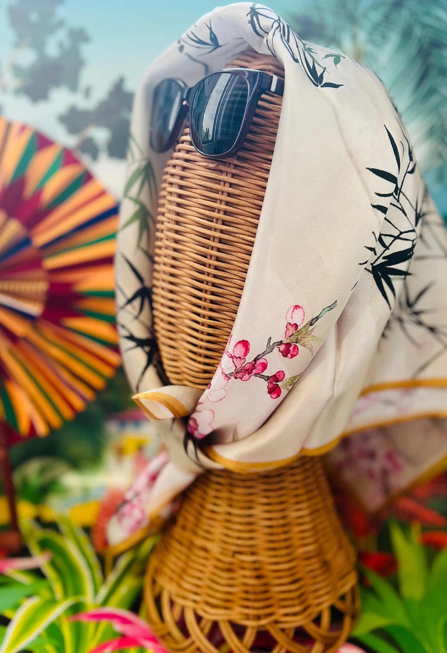 Foulard Carré en Soie 100% – Motif Oiseau et Floral Beige - miss Clara